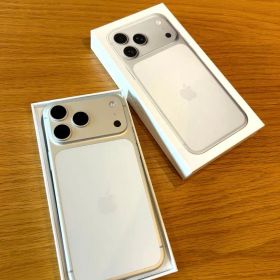 【極美品・SIMフリー】iPhone 17 Pro Max 256GB シルバー