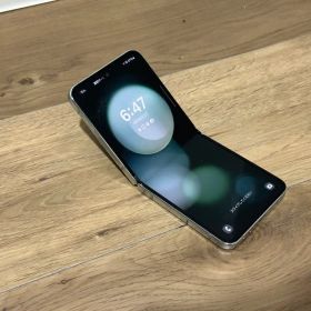 2109 【中古美品】Samsung Galaxy Z Flip5 本体