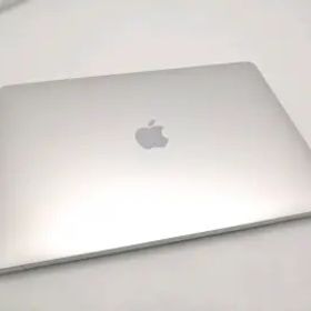 【中古】Apple MacBook Air 13インチ CTO (M1・2020) シルバー Apple M1(CPU:8C/GPU:8C)/16G/2T【ECセンター】保証期間１ヶ月【ランクC】
