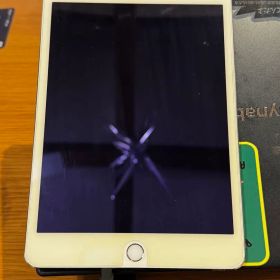 【美品】Apple iPad mini 4 128GB シルバーWi-Fiモデル