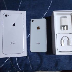 Apple iPhone 8 本体 ホワイト