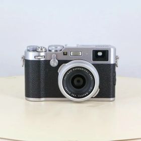 【中古】(フジフイルム) FUJIFILM X100F シルバー