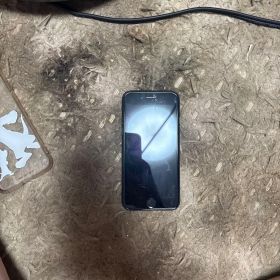 Apple iPhone SE 本体 ブラック