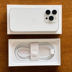 【iPhone 16 Pro】本体 ホワイトチタニウム 箱・充電ケーブルあり