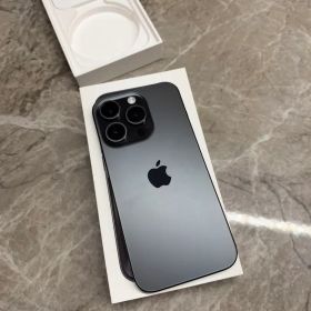 【美品】iPhone 15 Pro 256GB SIMフリーモデル