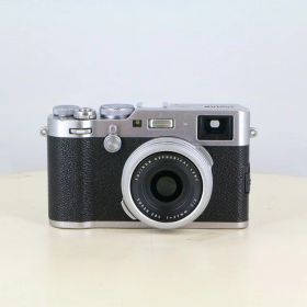 【中古】 (フジフイルム) FUJIFILM X100F シルバー【中古カメラ コンパクトデジカメ】 ランク：B