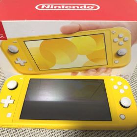 u*a様 Nintendo Switch Lite イエロー【充電器付・箱付き】