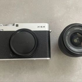 FUJIFILM X-E4 シルバー XC15-45mmレンズキット 動作確認済