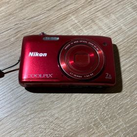 2984 Nikon COOLPIX S3500 レッド 動作確認済み デジカメ【ネ】