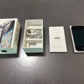 Apple iPhone 4S 32GB ブラック 本体