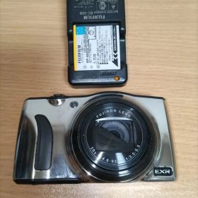 FUJIFILM FinePix F800EXR 動作品 ジャンク扱い