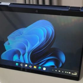 HP EliteDRAGONFLY G2 i7ノートPC 本体