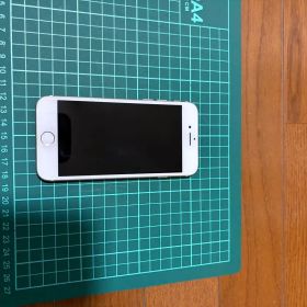 Apple iPhone 7(128GB)ゴールド(付属品はサービス品です)