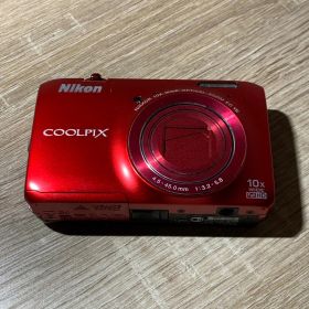 3040 Nikon COOLPIX S6300 レッド 動作確認済み デジカメ【ネ】