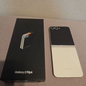 【美品】Galaxy Z flip6 256GB ホワイト SIMフリー