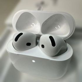 【美品】AirPods 4 ANC搭載モデル MXP93J/A JG74W