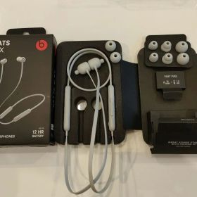 Beats Flex ワイヤレスイヤホン ライトグレー