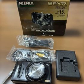FUJIFILM FinePixF300EXRブラック箱充電器付 難ありジャンク