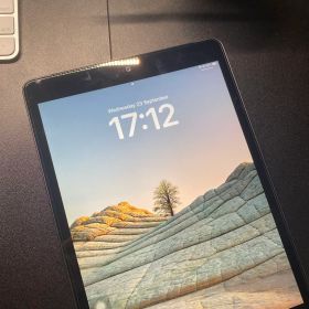 iPad 第7世代 32GB Cellular SIMフリー スペースグレイ