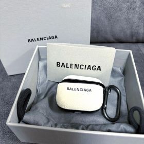 BALENCIAGA/AirPods 第三世代用/ハードケース/ホワイト/テ44