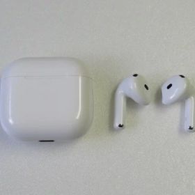 【中古品】正規品 Apple AirPods 4 アップル エアポッズ4 ワイヤレスイヤホン 送料無料！ エアーポッズ