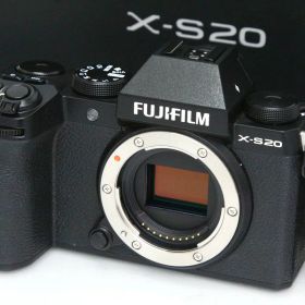 【中古】【良品】富士フイルム FUJIFILM X-S20 ボディ CA01-R7283-2K4 Xマウント APS-C 5軸手ブレ補正 EVF 中古