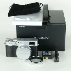 [美品 | シャッター数4,900回｜別売付属品付] FUJIFILM X100V シルバー | コンパクトデジタルカメラ