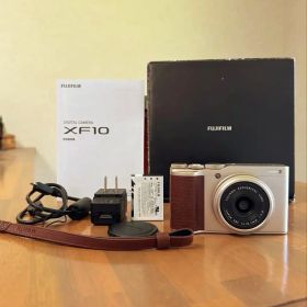 富士フイルム XF10 シャンパンゴールド FUJIFILM
