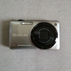 CASIO EXILIM EX-ZR10 デジタルカメラ 本体