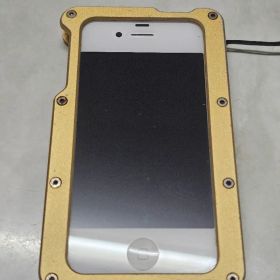 iPhone 4s メタルケース付き