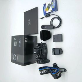 4784ショット！元箱付き！新品級 ★ OLYMPUS OM-D E-M1 MarkIII ボディー ブラック ミラーレス一眼カメラ