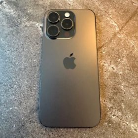 Apple iPhone 15 Pro 本体