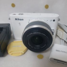 ★美品 Nikon 1 J1 ミラーレスカメラ 1 NIKKOR標準レンズ付き