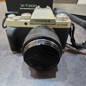 【ジャンク品】FUJIFILM X-T200 ケース付き