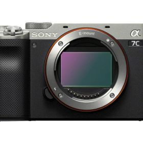 【ポイント10倍】 SONY デジタル一眼カメラ α7C ILCE-7C ボディ [シルバー] [タイプ：ミラーレス 画素数：2530万画素(総画素) 2420万画素(有効画素) 撮像素子：フルサイズ 35.6mm×23.8mm CMOS 重量：424 g] 【P10倍】
