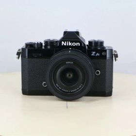 【中古】 (ニコン) Nikon Z fc 16-50 VR レンズキット ブラック【中古カメラ デジタル一眼】 ランク：B