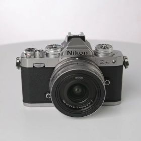【中古】 (ニコン) Nikon Z FC 16-50 VR レンズキツト シルバー【中古カメラ デジタル一眼】 ランク：AB