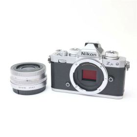 【中古品】 《美品》 Nikon Zfc 16-50 VR レンズキット シルバー 【1～2群レンズ交換修理/各部点検済】 [ デジタルカメラ ]