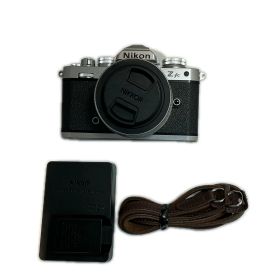 Nikon デジタル一眼ミラーレスカメラ Nikon Z fc レンズキット【中古】
