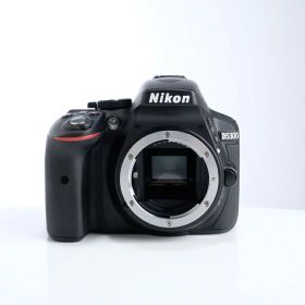 【中古】 (ニコン) Nikon D5300 ボディ ブラック【中古カメラ デジタル一眼】 ランク：B