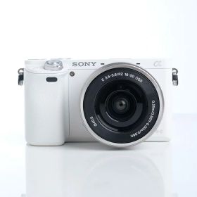 【中古】 (ソニー) SONY ILCE-6000L W パワーズームレンズキツト【中古カメラ デジタル一眼】 ランク：B