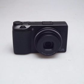 【中古】 (リコー) RICOH GR IIIX【中古カメラ コンパクトデジカメ】 ランク：AB