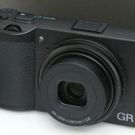 【中古】【美品】リコー RICOH GR IIIx CA01-R7163-2P3 リコー コンパクトデジタルカメラ APS-C 単焦点 高画質 手ブレ補正 小型軽量 スナップ デジカ