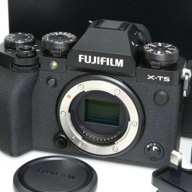 【中古】【美品】富士フイルム FUJIFILM X-T5 ボディ [ブラック] CA01-R7282-2K4 Xマウント APS-C 5軸手ブレ補正 EVF 中古