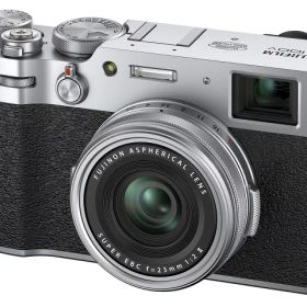 【ポイント10倍】 富士フイルム デジタルカメラ FUJIFILM X100V [シルバー] [画素数：2610万画素(有効画素) 撮影枚数：350 枚] 【P10倍】