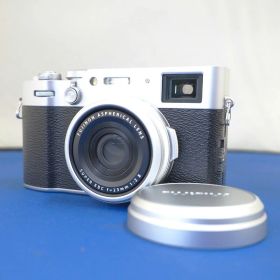 【中古】FUJIFILM X100VI 日英2言語設定モデル 【シルバー】