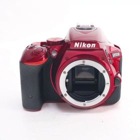 【中古】 (ニコン) Nikon D5500 ボディ レッド【中古カメラ デジタル一眼】 ランク：B