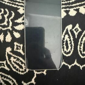 Apple iPhone 13本体ホワイト