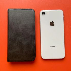 Apple iPhone 8 64GB ホワイト SIMロック解除済み ケース付