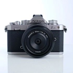【中古】 (ニコン) Nikon Zfc 28/2.8 SPECIAL EDITIONキツト シルバー【中古カメラ デジタル一眼】 ランク：AB